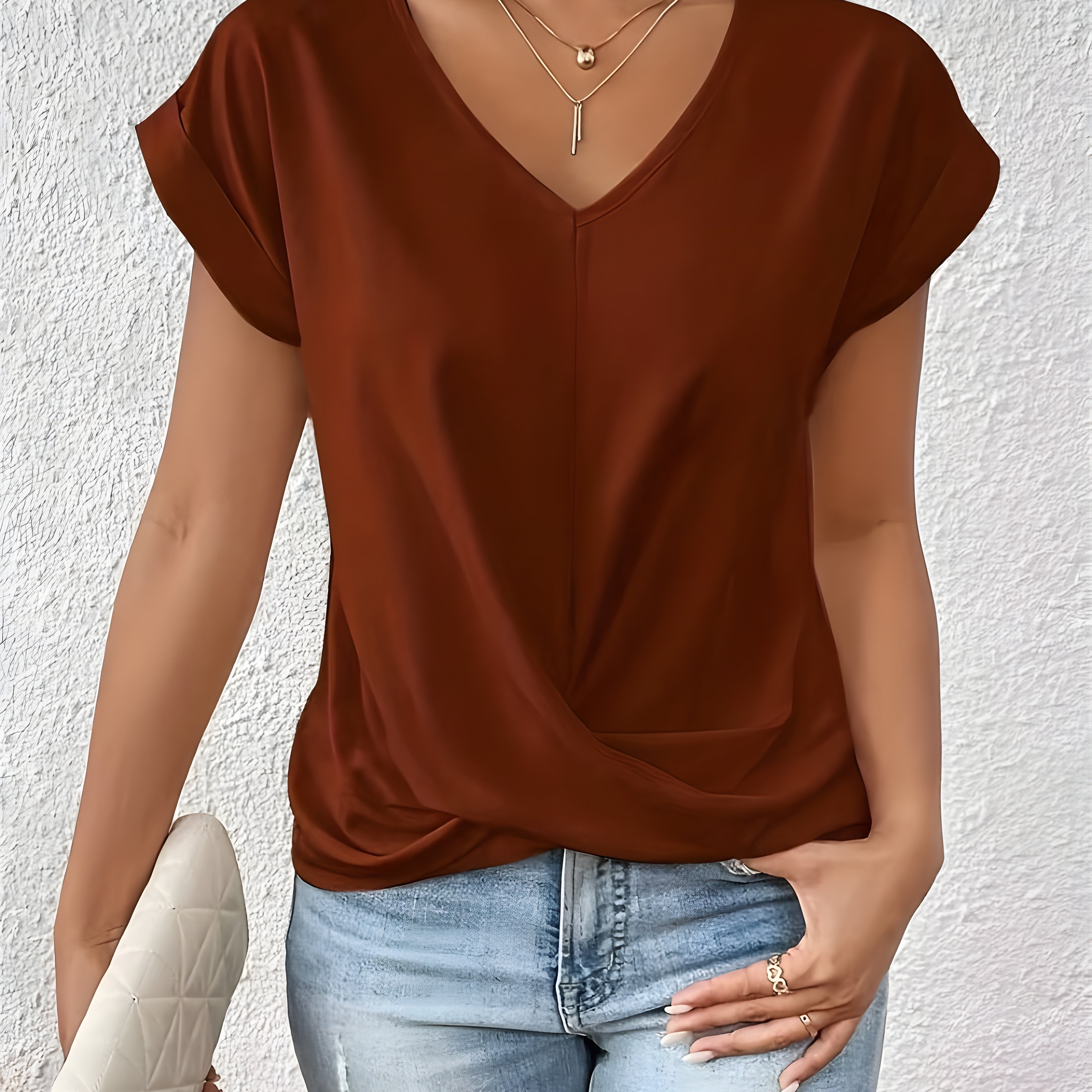 MEIKA™ – Klasický top s detailom twist a výstrihom do V