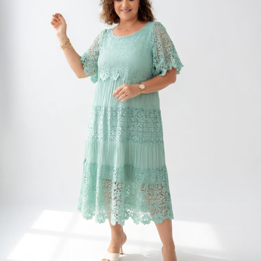 Clarisse™ — Elegantná midi šaty s jemnou čipkou